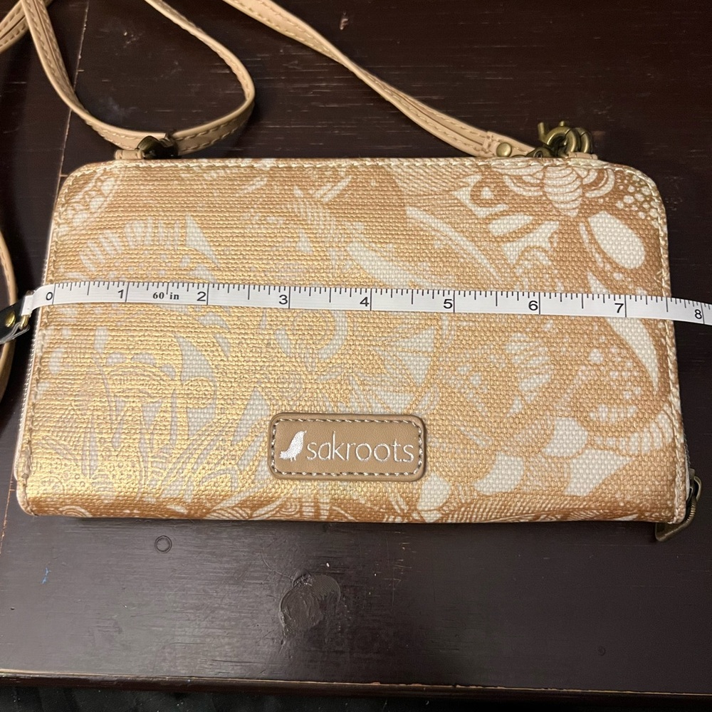 Sakroots Metallic Gold and Cream Crossbody Wallet - Picture 7 of 13